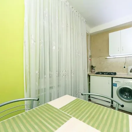 1 комнатная м васильковская газ и низкий этаж Apartment Kyiv